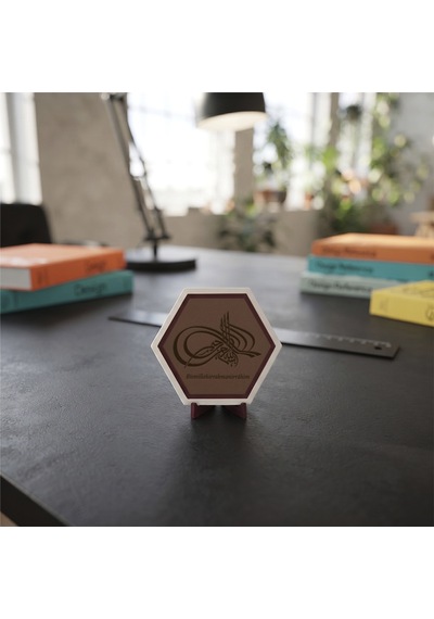 Bismillah Yazılı Dekoratif Masaüstü Süsü, Modern Ev Ve Ofis Dekorasyonuna Değer Katan Manevi Ve Şık Bir Aksesuar 10x10 Cm, Açık Kahve