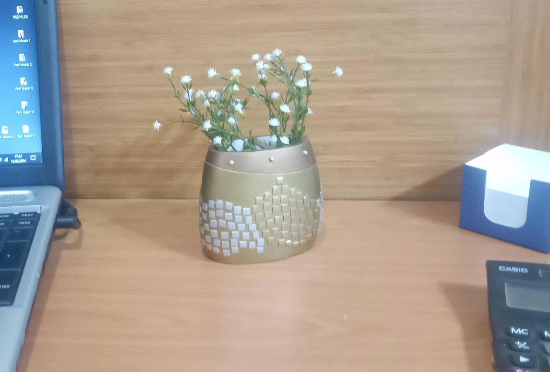 2 Adet Vazo Dahil,vazoda Çiçek,beyaz Yapay Çiçek,vazo Dekoratif Altın Mozaik Poliresin 10x15x5cm Çok Renkli