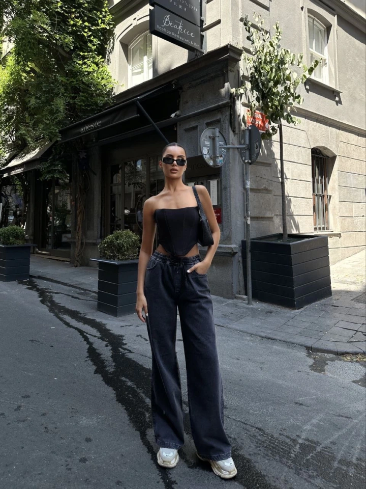 Buğrahayalin Arkadan Yırtmaçlı Jeans Kot Palazzo Pantolon - Siyah Buğrahayalin Arkadan Yırtmaçlı Jeans Kot Palazzo Pantolon - Siyah