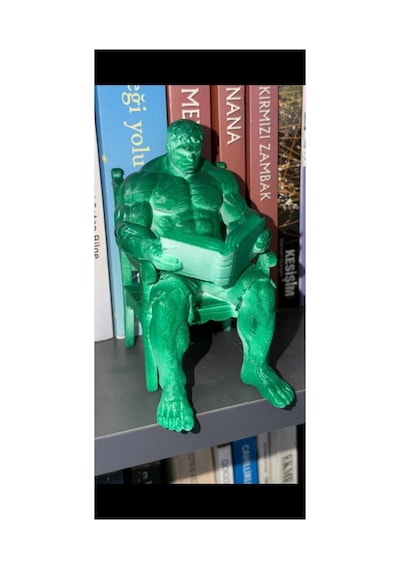 Hulk Oturan Figür 10 Cm Sandalyeli