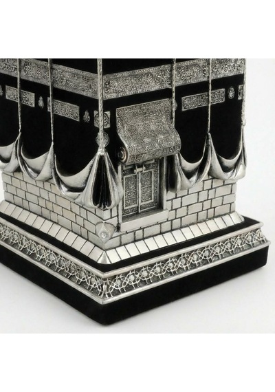 Kadife Kaplamalı Kristal Taşlı Gümüş Renk Kabe Polyester Biblo - Orta Boy - 12x11 Cm