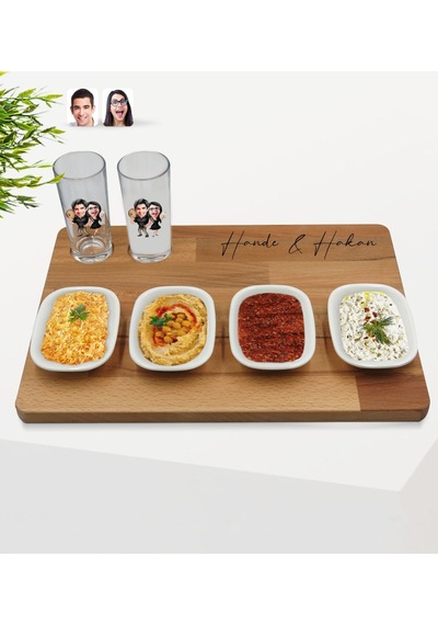 Kişiye Özel Sevgililer Karikatürlü 2 Li Rakı Bardağı Ve Meze Tabaklı Doğal Masif Ahşap Servis Sunum Tepsisi Model 18