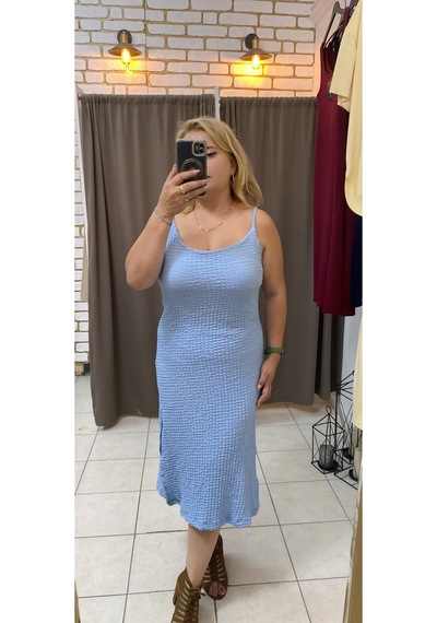 Tuba Toptaş Yırtmaçlı Gofre Elbise Mavi