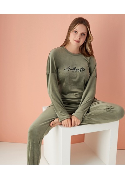 Farya Home Luxury Velvet Fransız Kadife Yazı Detaylı Pijama Takımı Yeşil