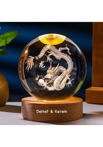 Kişiye Özel Işıklı Ahşap Kaideli Ejderha Temalı Cam Küre 8cm 6cm