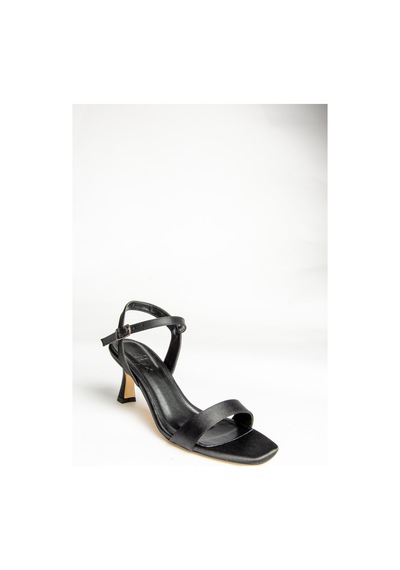 Fox Shoes U569519904 Siyah Kumaş Alçak Topuklu Kadın Ayakakbı Siyah