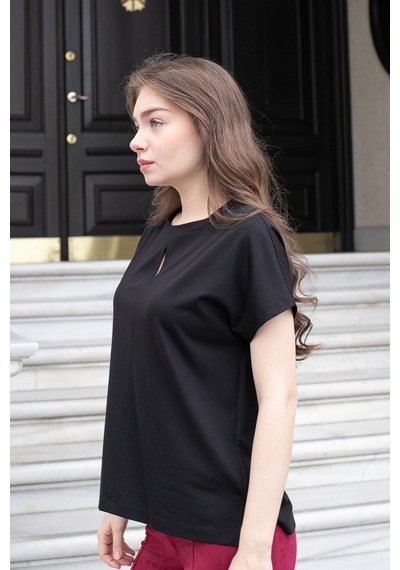 Kadın İpeksi Yumuşak Kumaş Geniş Sıfır Yaka Önü Pencereli Yanları Yırtmaçlı Tshirt Bluz-siyah Siyah Kadın İpeksi Yumuşak Kumaş Geniş Sıfır Yaka Önü Pencereli Yanları Yırtmaçlı Tshirt Bluz-siyah Siyah
