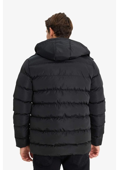 DeFacto Regular Fit Kapüşonlu Şişme Mont Fermuarlı Çıtçıtlı Cepli E7286AX24WNBK27 DeFacto Regular Fit Kapüşonlu Şişme Mont Fermuarlı Çıtçıtlı Cepli E7286AX24WNBK27
