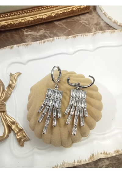 Parlak Zirkon Taşlı Baget Kesim Gümüş Renk Sallantılı Küpe Gümüş