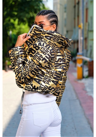 Keyifli Moda Kadın Gold Parlak Yazılı Dik Yaka Kısa Şişme Mont