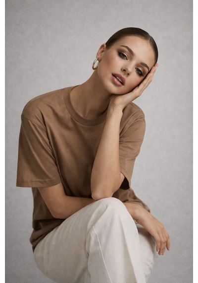 Kadın Kahverengi %100 Pamuk Oversize Basic Tişört Rahat Kalıp Relaxed Bisiklet Yaka T-shirt Kahverengi Kadın Kahverengi %100 Pamuk Oversize Basic Tişört Rahat Kalıp Relaxed Bisiklet Yaka T-shirt Kahverengi