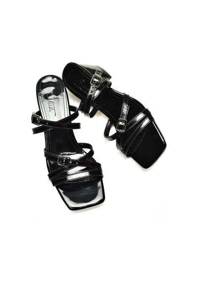 Fox Shoes U590031908 Siyah Rugan Kalın Topuklu Kadın Terlik Siyah