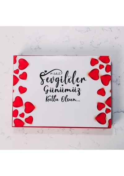 Işıltılı Kalpler Temalı Beyaz Kutu 42 Adet Yaldızlı Kalp Çikolata
