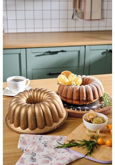 Karaca Cake Pro Lina Döküm Kek Kalıbı Gold 25,5 cm Karaca Cake Pro Lina Döküm Kek Kalıbı Gold 25,5 cm