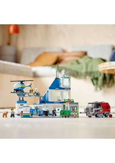 Lego City Polis Merkezi 60316 Yapım Seti 668 Parça