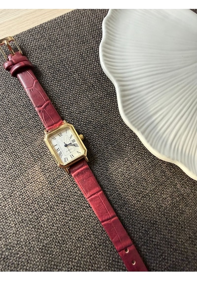 Retro Minimal Deri Kordon Vintage Kadın Kol Saati Bordo Kordon Altın 04596052
