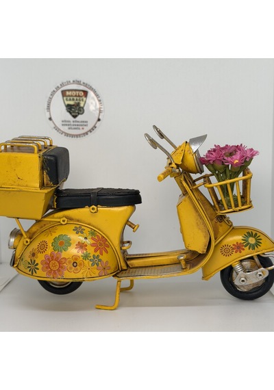Nostaljik Çiçekli Sarı Scooter - 17 Cm Dekoratif Motosiklet Modeli