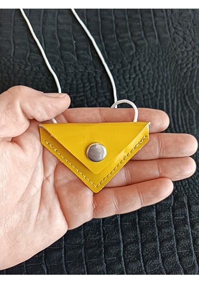 Kayı Cevşen Dualı Üçgen Kolye Muska Hakiki Deri Metal Korumalı Sarı