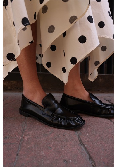 Lutvelizade Loafer 2517 Klasik Deri Görünümlü Oval Burun Siyah Kadın Loafer