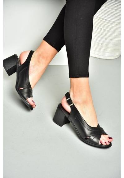 Fox Shoes P555452203 Siyah Hakiki Deri Kalın Topuklu Kadın Ayakkabı Siyah