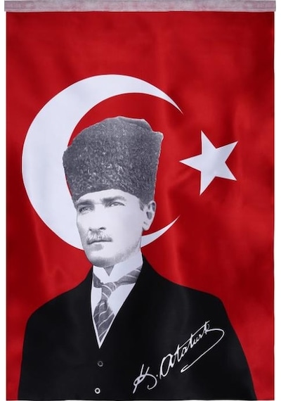 Kalpaklı Atatürk Posterli Saten Türk Bayrağı 10 Adet  70 x 100 CM
