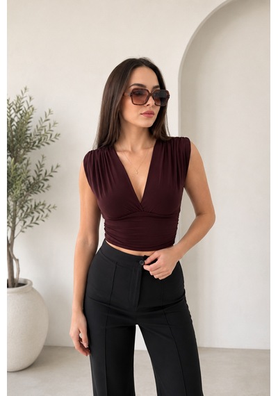 İkales Vatkalı Kolsuz V Yaka Drapeli Crop Bluz Likralı Fit Kahverengi