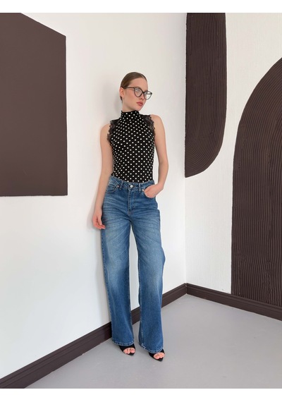 Verymoda Puantiyeli Balıkcı Yaka Sıfır Kol Dantel Detaylı Bluz D3014 Siyah