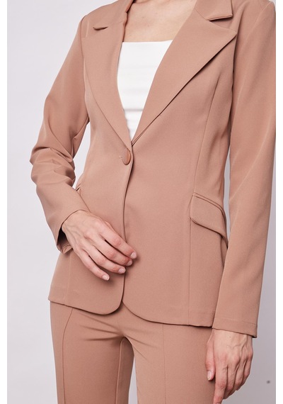 Kadın Yakalı Cep Kapaklı Tek Düğme Hafif Lirkalı Kumaş Blazer Ofis Ceket Pantolon Kodu Jument 40082 -camel CAMEL Kadın Yakalı Cep Kapaklı Tek Düğme Hafif Lirkalı Kumaş Blazer Ofis Ceket Pantolon Kodu Jument 40082 -camel CAMEL