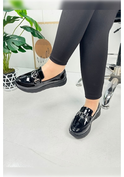 Günlük Kadın Loafer V Tokalı Kalın Topuklu Tırtıklı Tabanlı Oval Burunlu Makosen Ayakkabı 7697 SIYAH RUGAN Günlük Kadın Loafer V Tokalı Kalın Topuklu Tırtıklı Tabanlı Oval Burunlu Makosen Ayakkabı 7697 SIYAH RUGAN
