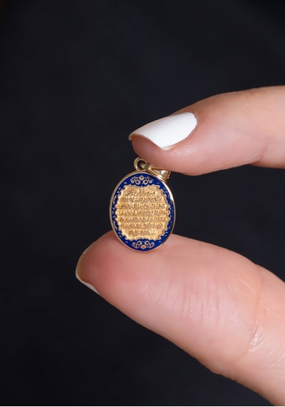 14 Ayar Altın Lacivert Oval Ayetel Kürsi Kolye Ucu Sarı Altın