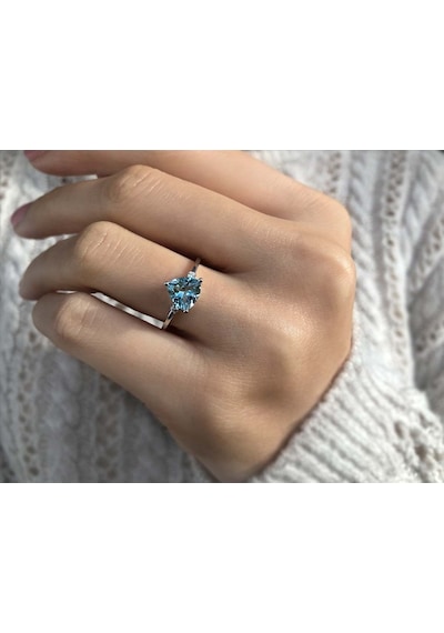 Sirius Pırlanta Ve Üçgen Kesim Sky Blue Topaz Taşlı Yüzük 0831R00