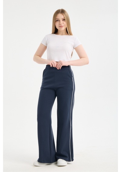 Gugus Kadın Trend Bol Paça Modal Kumaş Eşofman Altı Çift Cepli Wide Leg Yanları Beyaz Şeritli Lacivert-2 Gugus Kadın Trend Bol Paça Modal Kumaş Eşofman Altı Çift Cepli Wide Leg Yanları Beyaz Şeritli Lacivert-2