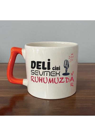 Deli Gibi Sevmek Ruhumuzda Var Baskılı Turuncu Kulplu D Kupa