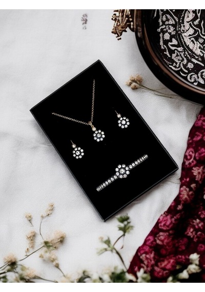 Zirkon Taşlı Papatya Desen Set Beyaz