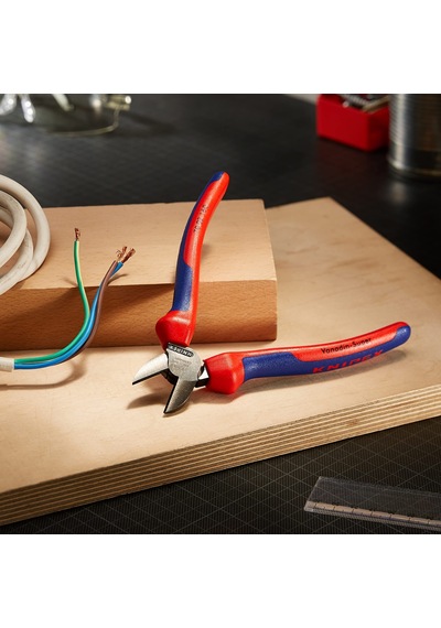 Knipex Diyagonal Kesiciler Siyah Atramentize Edilmiş, Çok Bileşenli Saplarla 160 Mm 70 02 160