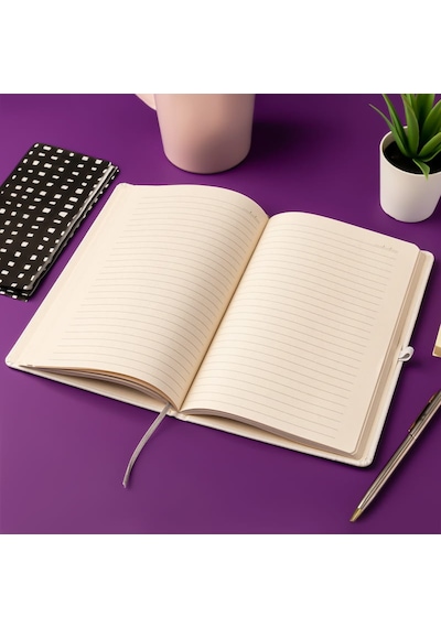 Unutmayın Ki Bana Hiçbir Şey Olmaz Yazılı Sevimli Karakter Tasarım Defter Beyaz