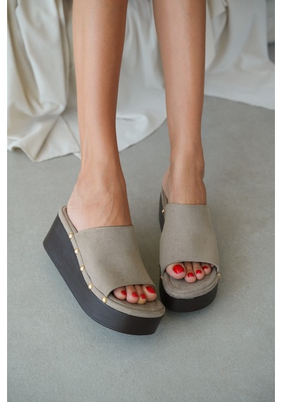 Selin Shoes Corvia Kalın Bant Dolgu Topuk Kadın Terlik- Vizon Süet