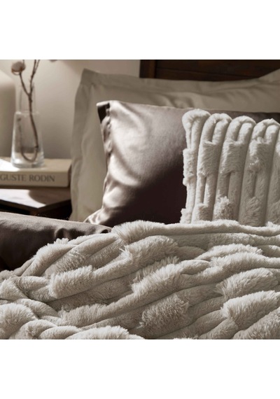 Linens Latrell Çift Kişilik Battaniye Vizon