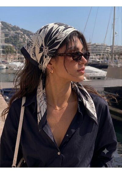 Trend Dokunuş Kadın 50-50 Saten Lacivert Çiçekli Yaprak Motifli Fular Bandana