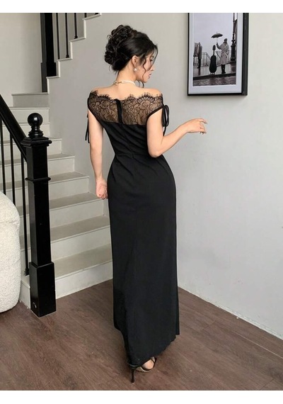 De'charme Kadın Göğüs Ve Yakası Dantel Detaylı Kayık Yaka Görünümlü Uzun Ithal Krep Elbise Siyah