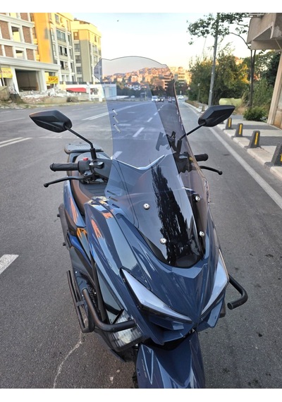 Motocam Küba Newcity 50 Ön Cam 2023-2026 Model 75cm Füme Renkli 4mm Uzun
