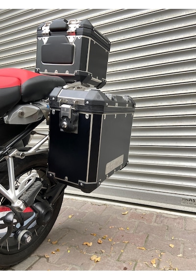 Adventurer Motosiklet Yan Çanta Seti Mat Siyah Kaplama Sticker Etiket Modeli