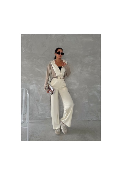 Gugus Kadın Trend Eşofman Takımı Dik Yaka Fermuarlı Bol Paça Yanları Şeritli Aysho Model Beyaz-bej Gugus Kadın Trend Eşofman Takımı Dik Yaka Fermuarlı Bol Paça Yanları Şeritli Aysho Model Beyaz-bej