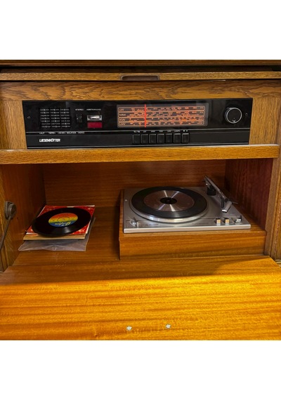 Frefly Lıesenkötter 113x48x80 Cm Köşe Müzik Dolabı Radyo, Pikap 1 Adet