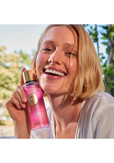 Mad Charm Body Mist 250 Ml Hanımeli, Yasemin Ve Amber İle Çiçeksi, Canlandırıcı Ve Kalıcı Kadın Vücut Spreyi
