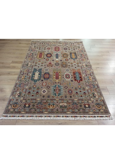Çam Halı Sultani 807 Vizon Yün Ve Bambu İle Özel Tezgahlarda Üretilen Otantik Desenli El Emeği Modern Uşak Halısı Vizon Çam Halı Sultani 807 Vizon Yün Ve Bambu İle Özel Tezgahlarda Üretilen Otantik Desenli El Emeği Modern Uşak Halısı Vizon