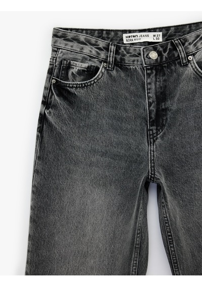 Koton Pamuklu Cepli Düğmeli Düz Paça Yıkamalı Jean Pantolon - Straight Fit Jean Siyah 6sal40092md Siyah Koton Pamuklu Cepli Düğmeli Düz Paça Yıkamalı Jean Pantolon - Straight Fit Jean Siyah 6sal40092md Siyah