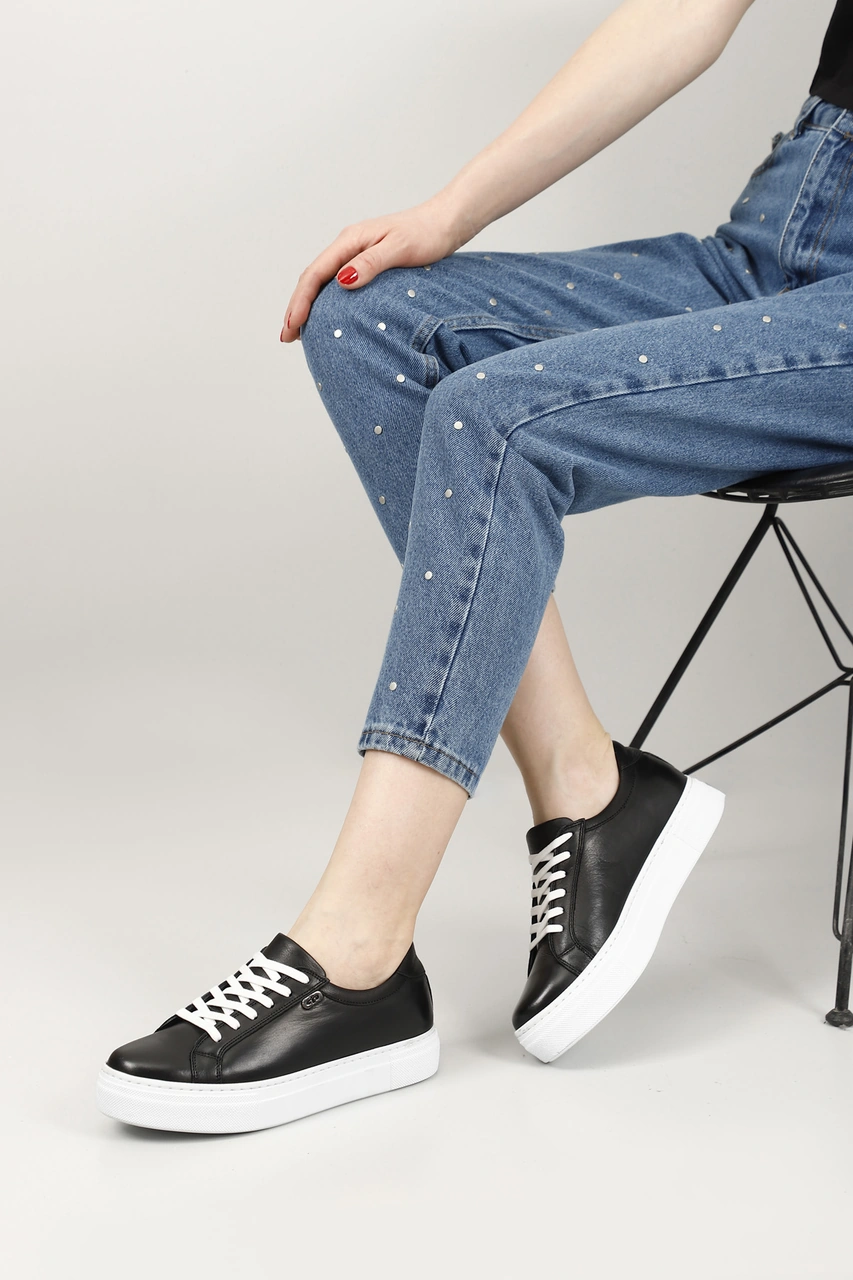 Gönderi(R) Gönderi R Kadın Siyah Bağcıklı Dolgu Taban Hakiki Deri Sneaker Gdza13424240 Siyah