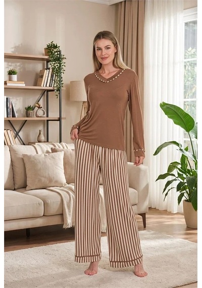 Go İthalat Kadın Şık Tasarım V Yaka Biyeli Viskon Geniş Paçalı Çizgili 2'li Loungewear Pijama Takımı Kahverengi Go İthalat Kadın Şık Tasarım V Yaka Biyeli Viskon Geniş Paçalı Çizgili 2'li Loungewear Pijama Takımı Kahverengi