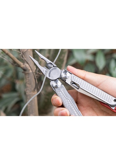 Swiss Tech 20-in-1 Multitool Pense Testere Elmas Eğe Aus-8 Bıçak Kamp El Aleti Gümüş